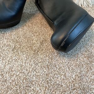 Audrey Brooke Ankle Boots.  8.5 Women’s Platform Ankle boots